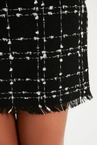 TRENDYOLMiLLA Black Tweed Material Skirt Tip Tassel Detailed Pen Plain Cut Mini Size Weaving Skirt - Image 5