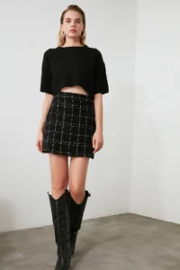 TRENDYOLMiLLA Black Tweed Material Skirt Tip Tassel Detailed Pen Plain Cut Mini Size Weaving Skirt - Image 7
