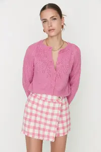 TRENDYOLMİLLA Pink Soft textured Cellular/Perforated Knitwear Cardigan - Image 3