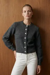 TRENDYOLMİLLA Anthracite Soft textured Jewelry buttoned Jacket Look Knitwear Cardigan