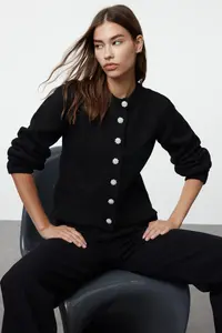 TRENDYOLMİLLA Black Soft textured Jewelry buttoned Jacket Look Knitwear Cardigan