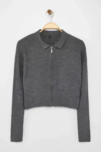 TRENDYOLMİLLA Anthracite Crop Zippered Knitwear Cardigan - Image 5