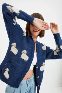 TRENDYOLMİLLA Mavi Soft textured Lamb Patterned Knitwear Cardigan