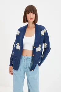 TRENDYOLMİLLA Mavi Soft textured Lamb Patterned Knitwear Cardigan - Image 2