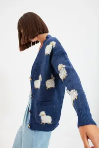 TRENDYOLMİLLA Mavi Soft textured Lamb Patterned Knitwear Cardigan - Image 3
