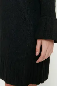 TRENDYOLMİLLA Black Wide Pattern Soft textured Knitwear Cardigan - Image 3