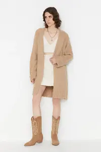 TRENDYOLMİLLA Camel Wide Pattern Soft textured Knitwear Cardigan - Image 3