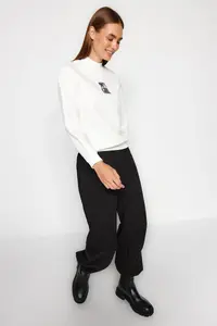 TRENDYOLMİLLA White Knitting Sweatshirt - Image 3