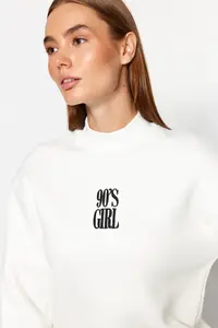 TRENDYOLMİLLA White Knitting Sweatshirt - Image 5