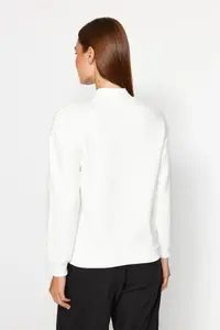 TRENDYOLMİLLA White Knitting Sweatshirt - Image 7