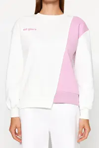 TRENDYOLMİLLA White Printed Basic Knitting Sweatshirt - Image 4