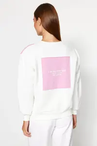 TRENDYOLMİLLA White Printed Basic Knitting Sweatshirt - Image 6