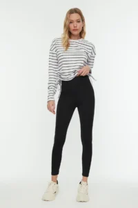 TRENDYOLMİLLA Black Fleece Inside Scuba High Waist Flexible Knitting Leggings - Image 3