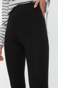TRENDYOLMİLLA Black Fleece Inside Scuba High Waist Flexible Knitting Leggings - Image 6