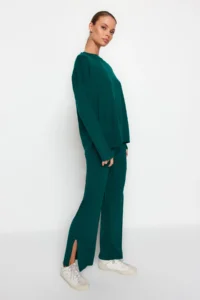 TRENDYOLMİLLA Emerald Green Wide Pattern Knitwear Top and Bottom Set - Image 3