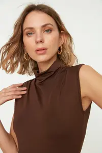 TRENDYOLMİLLA Brown Turtleneck Sleeveless Flexible snaps Knitting Bodysuit .D.0006 - Image 2
