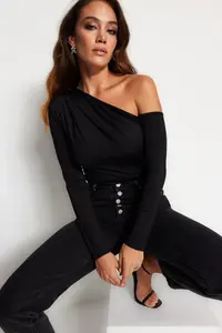 TRENDYOLMİLLA Black Asymmetric Yaka Long Sleeve Flexible Bottom snaps Knitting Bodysuit .D.0080 - Image 5