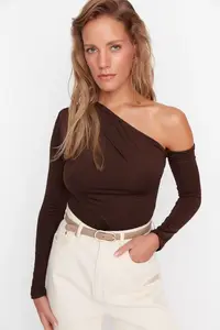 TRENDYOLMİLLA Brown Asymmetric Yaka Long Sleeve Flexible snaps Knitting Bodysuit .D.0080 - Image 3
