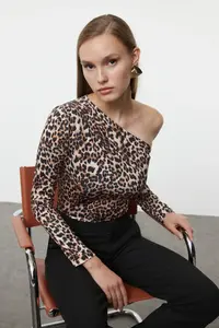 TRENDYOLMİLLA Multicolored animals Printed Long Sleeve Flexible snaps Knitting Bodysuit .D.0080 - Image 2