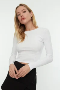 TRENDYOLMİLLA Black-White 2 Sets Package Fitted Crew Neck Crop Ribbed Flexible Knitting Blouse - Image 18