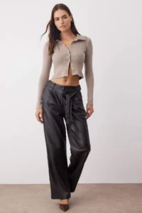 TRENDYOLMİLLA Dark Mink Button Detailed Fitted Crop Polo Shirt Collar Ribbed Flexible Knitting Blouse - Image 2