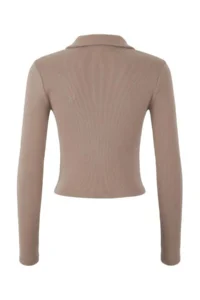 TRENDYOLMİLLA Dark Mink Button Detailed Fitted Crop Polo Shirt Collar Ribbed Flexible Knitting Blouse - Image 6