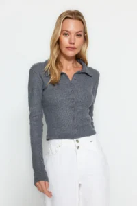 TRENDYOLMİLLA Anthracite Button Detailed Fitted Crop Polo Shirt Collar Ribbed Flexible Knitting Blouse - Image 2