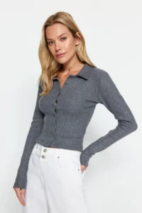 TRENDYOLMİLLA Anthracite Button Detailed Fitted Crop Polo Shirt Collar Ribbed Flexible Knitting Blouse - Image 3