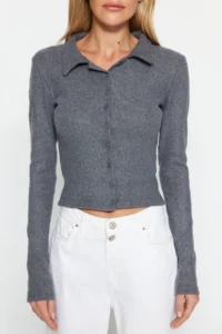 TRENDYOLMİLLA Anthracite Button Detailed Fitted Crop Polo Shirt Collar Ribbed Flexible Knitting Blouse - Image 4