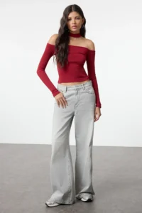 TRENDYOLMİLLA Burgundy Carmen Collar Choker Detailed Fitted Crop Ribbed Knitting Blouse