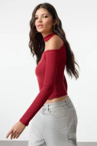 TRENDYOLMİLLA Burgundy Carmen Collar Choker Detailed Fitted Crop Ribbed Knitting Blouse - Image 2