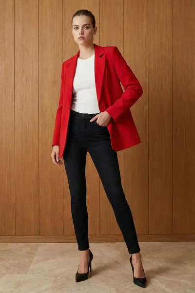 TWOAW22CE0165-RED_1