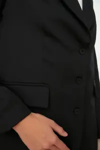 TRENDYOLMİLLA Black Regular Lined buttoned Weaving Blazer Jacket - Image 4