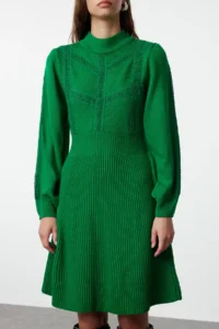 TRENDYOLMİLLA Green Mini Knitwear Lace Dress - Image 4