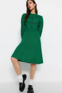 TRENDYOLMİLLA Green Mini Knitwear Lace Dress - Image 6
