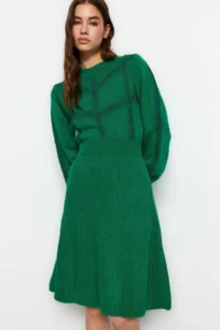 TRENDYOLMİLLA Green Mini Knitwear Lace Dress - Image 7
