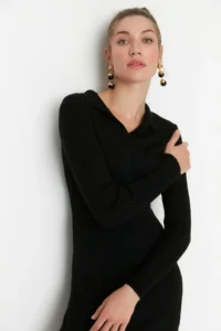 TRENDYOLMİLLA Black Midi Knitwear Polo Shirt Collar Dress - Image 4
