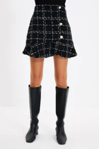 TRENDYOLMiLLA Black buttoned Tweed Material Skirt Ucu with flywheel Mini Weaving Skirt - Image 3