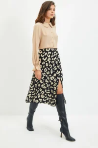 TRENDYOLMiLLA Black slit Detailed Viscose Fabric Animal Patterned Midi Weaving Skirt - Image 2