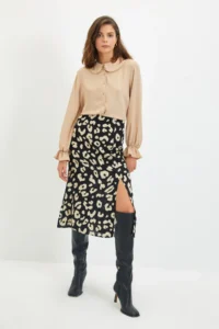 TRENDYOLMiLLA Black slit Detailed Viscose Fabric Animal Patterned Midi Weaving Skirt - Image 3