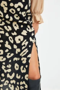 TRENDYOLMiLLA Black slit Detailed Viscose Fabric Animal Patterned Midi Weaving Skirt - Image 4