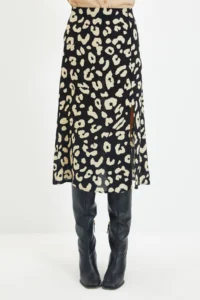TRENDYOLMiLLA Black slit Detailed Viscose Fabric Animal Patterned Midi Weaving Skirt - Image 5