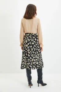 TRENDYOLMiLLA Black slit Detailed Viscose Fabric Animal Patterned Midi Weaving Skirt - Image 6