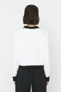 TRENDYOLMİLLA Ecru Hairy/soft Yarn Crop/Short Knitwear Cardigan - Image 4
