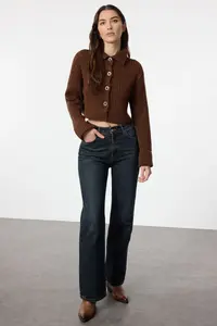 TRENDYOLMİLLA Brown Crop Soft textured Dog collar Knitwear Cardigan - Image 3