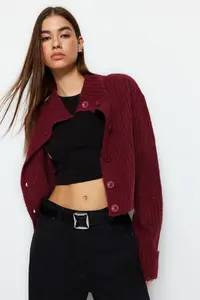 TRENDYOLMİLLA Burgundy Crop Soft textured Dog collar Knitwear Cardigan - Image 3