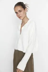 TRENDYOLMİLLA Ecru Crop Soft textured Dog collar Knitwear Cardigan - Image 3