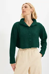 TRENDYOLMİLLA Emerald Green Crop Soft textured Dog collar Knitwear Cardigan - Image 2