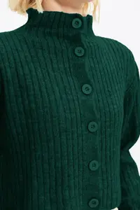 TRENDYOLMİLLA Emerald Green Crop Soft textured Dog collar Knitwear Cardigan - Image 4