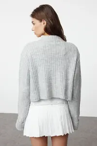 TRENDYOLMİLLA Gray Crop Soft textured Dog collar Knitwear Cardigan - Image 5